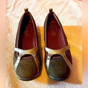 Size 6.5 Privo by Clark slip on shoes